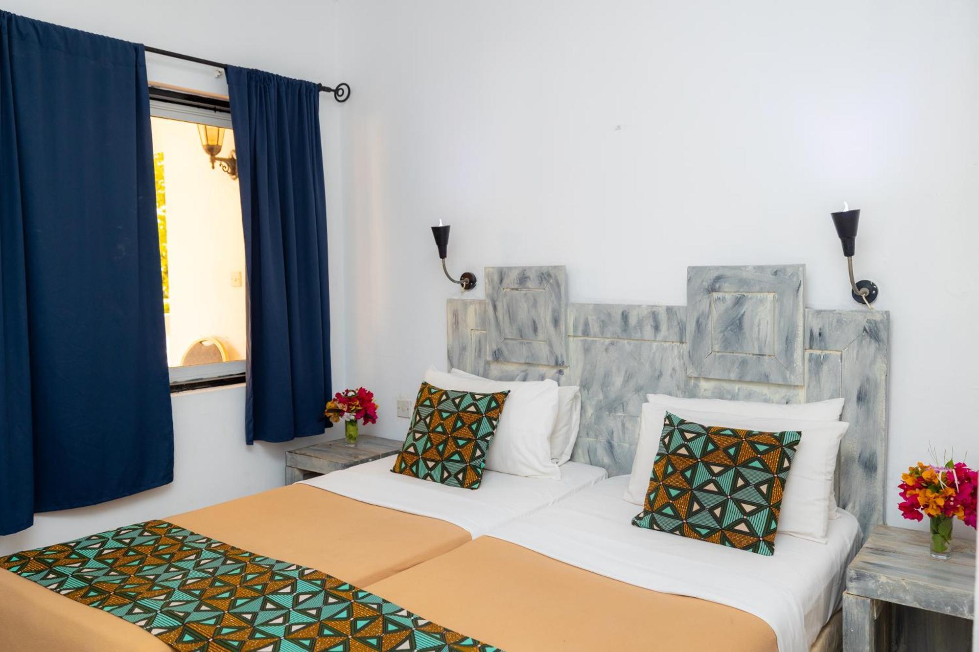 Sarges Hotel Serrekunda Eksteriør billede